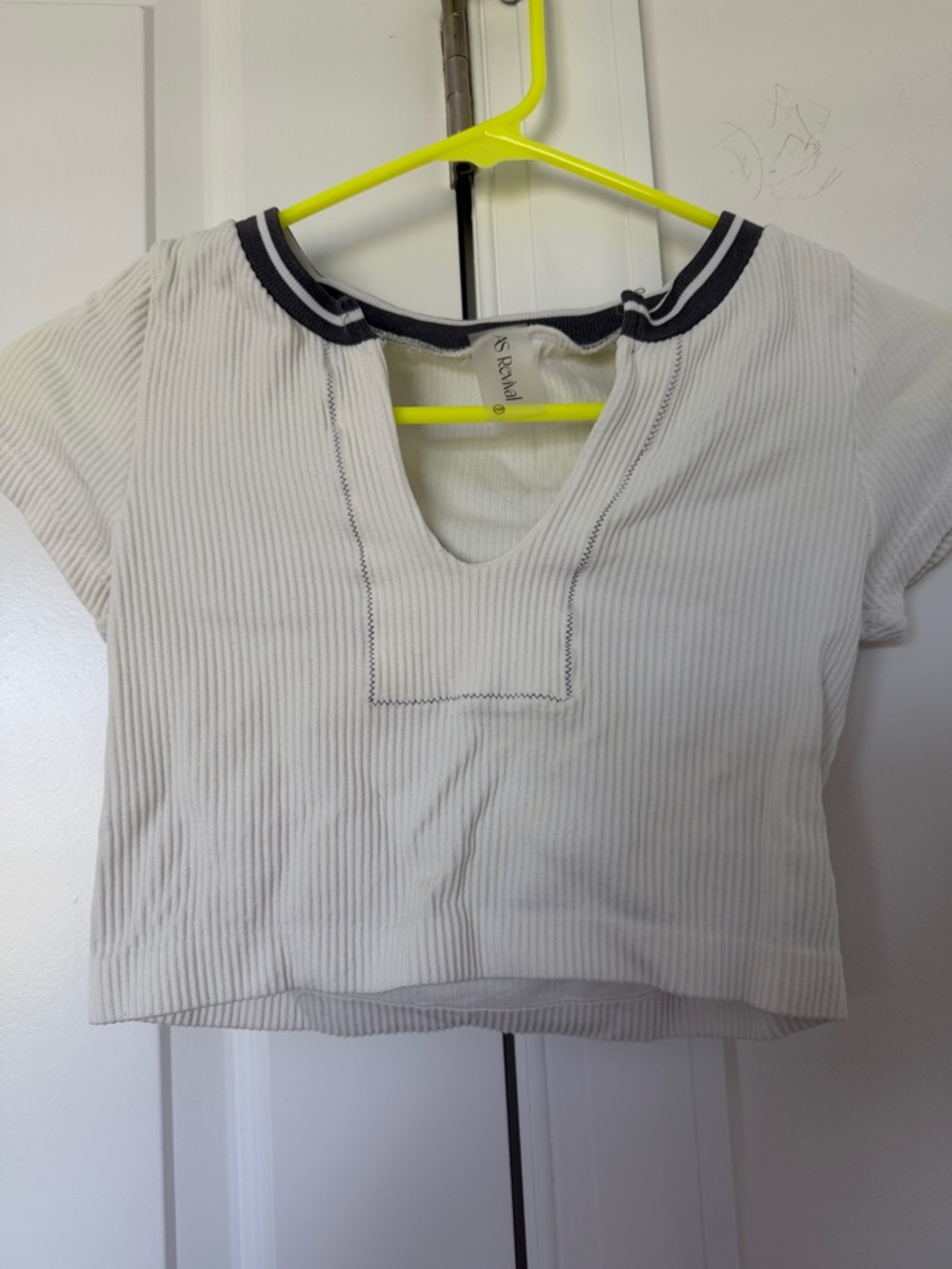 Cropped White Ribbed Tee with Navy Contrast Collar